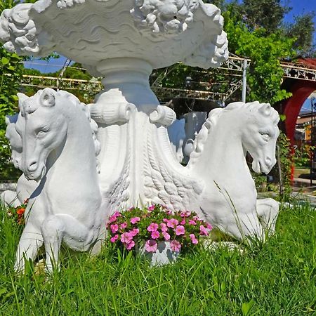 Villa Fofo - Beautiful Sea Front Villa With 650M2 Garden Nea Kallikrateia Esterno foto