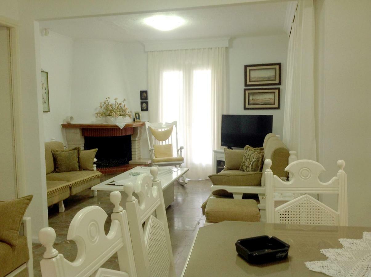 Villa Fofo - Beautiful Sea Front Villa With 650M2 Garden Nea Kallikrateia Esterno foto
