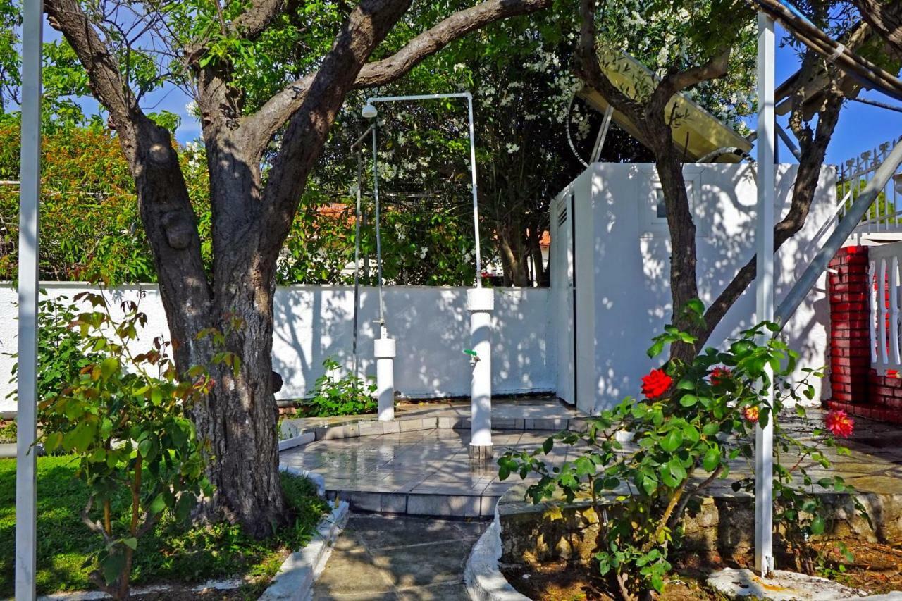 Villa Fofo - Beautiful Sea Front Villa With 650M2 Garden Nea Kallikrateia Esterno foto