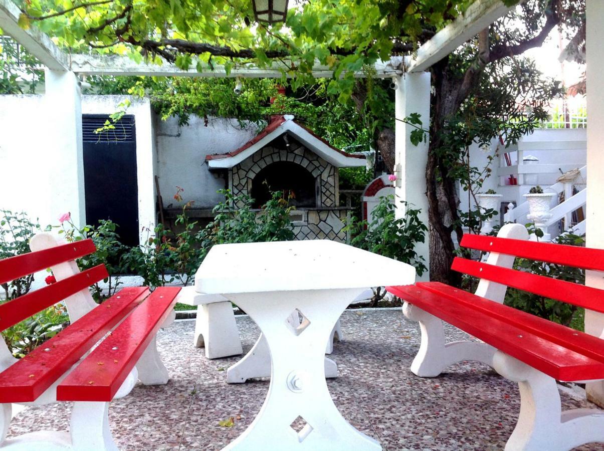 Villa Fofo - Beautiful Sea Front Villa With 650M2 Garden Nea Kallikrateia Esterno foto