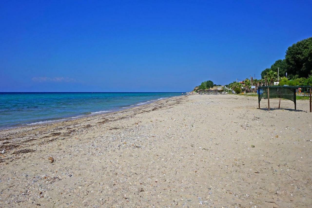 Villa Fofo - Beautiful Sea Front Villa With 650M2 Garden Nea Kallikrateia Esterno foto