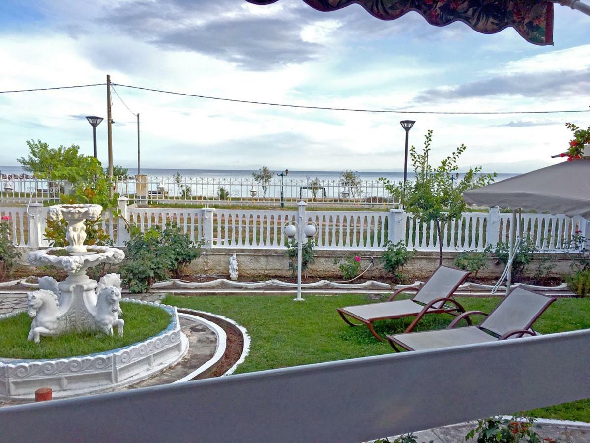 Villa Fofo - Beautiful Sea Front Villa With 650M2 Garden Nea Kallikrateia Esterno foto